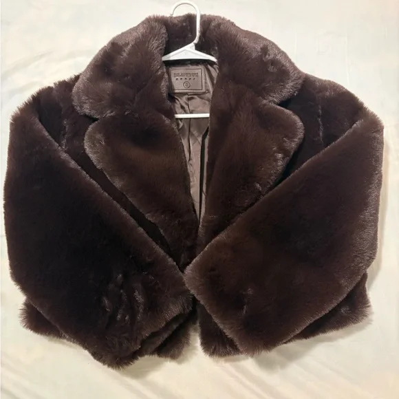BLANKNYC Crop Faux Fur Jacket in Americano (dark brown) – ONLY WORN ONCE - Picture 4 of 7